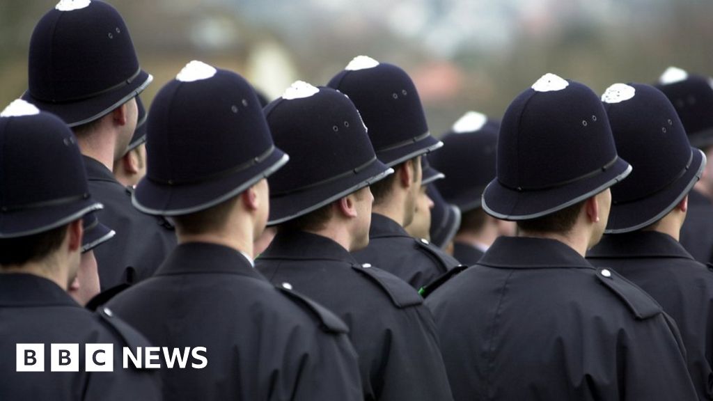 All new police officers in England and Wales to have degrees