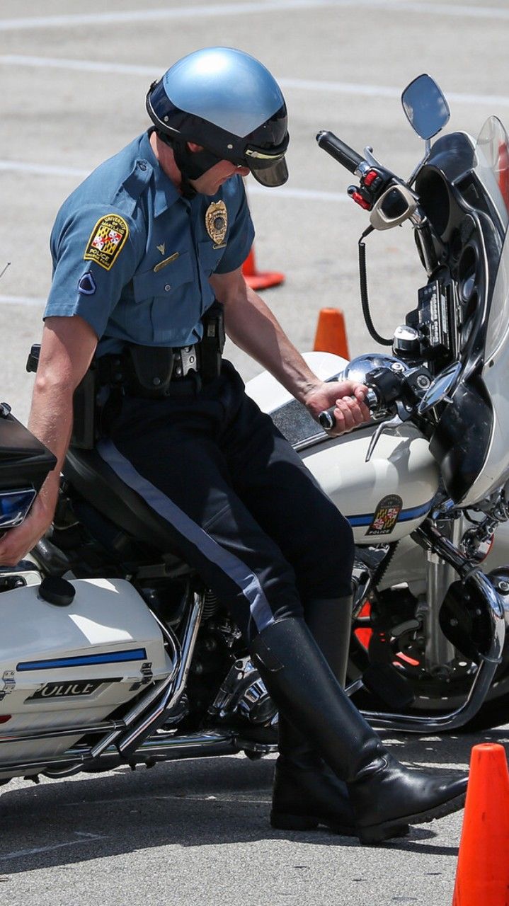Pin von Love Leather Pants auf motorcycle cop ...